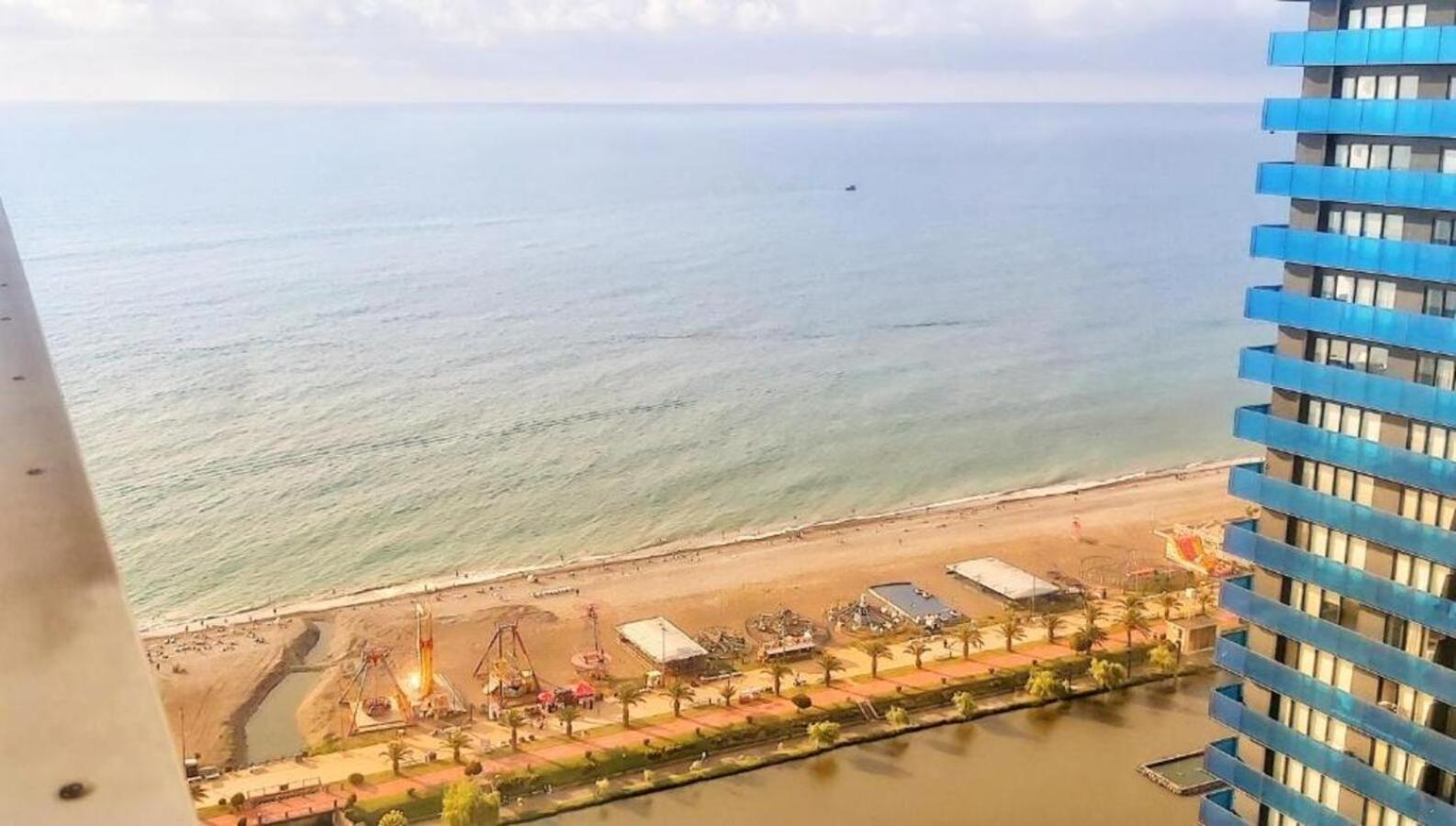 Holiday In Orbi Apartment Batumi Ngoại thất bức ảnh