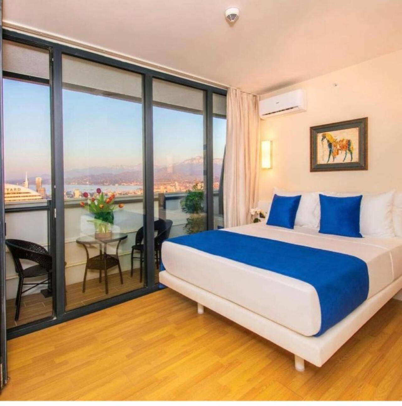 Holiday In Orbi Apartment Batumi Ngoại thất bức ảnh